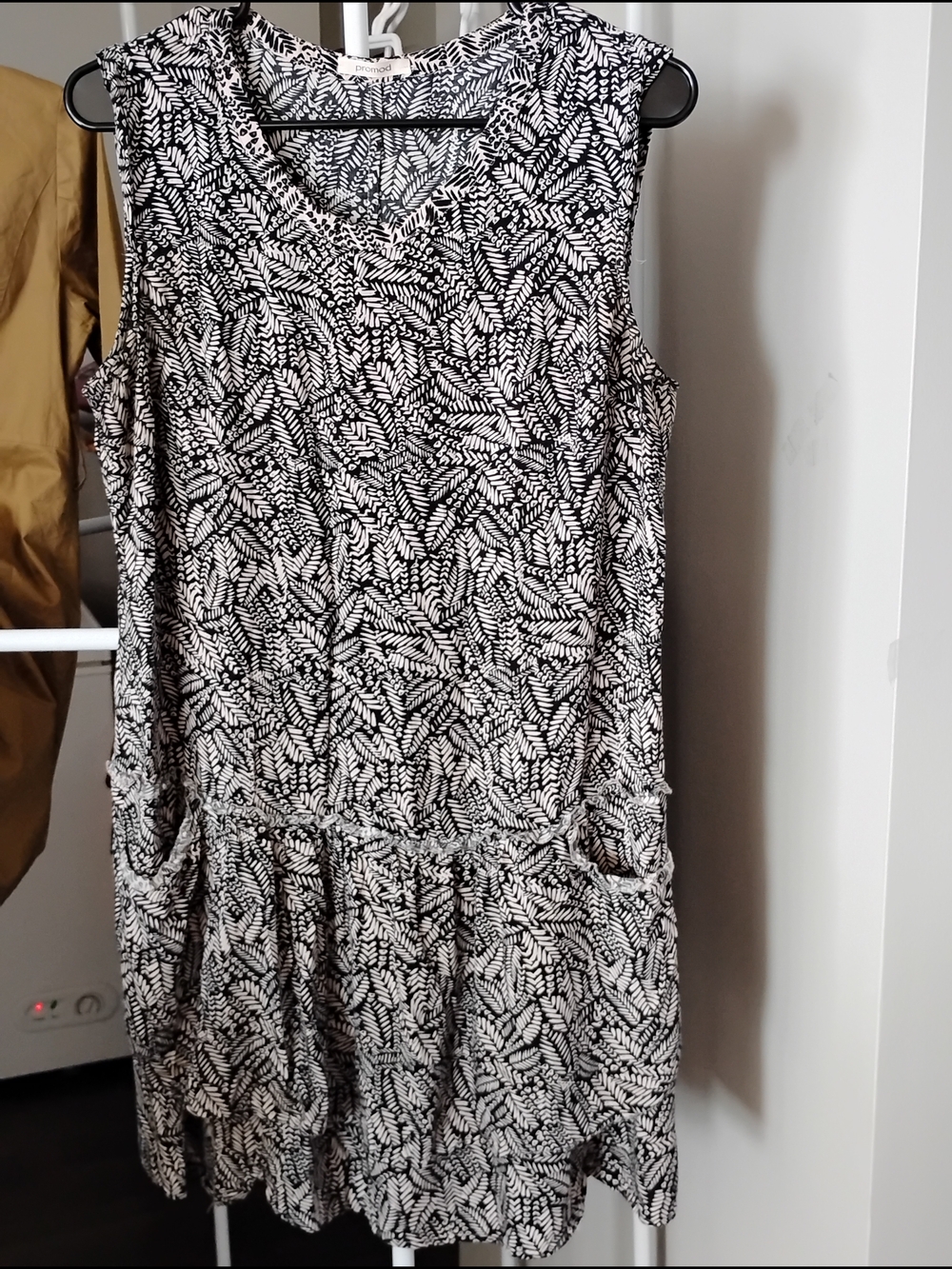 Promod Women Black/White LeafPrint Sleeveless Cowl Neckline 2 Pockets Mini Dress